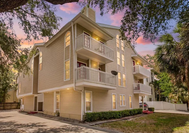 Listing Photo 2 - Condo for sale in building located at 508 S Gln Ave, TAMPA, FL 33609 - Unit #2