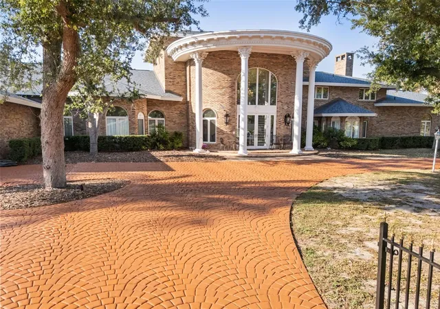 Photo 3 of Single family home for sale at 6118 Riverview Blvd, Bradenton, FL 34209 | MLS# A4698309 | Listing updated on 2026-07-03