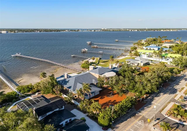 Photo 3 of Single family home for sale at 6118 Riverview Blvd, Bradenton, FL 34209 | MLS# A4698309 | Listing updated on 2026-07-03
