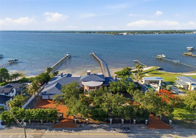 Photo 4 of Single family home for sale at 6118 Riverview Blvd, Bradenton, FL 34209 | MLS# A4698309 | Listing updated on 2026-07-03