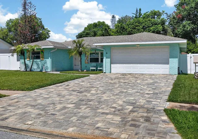 Photo 2 of Sale Pending at 68 Raintree Dr, Port Orange, FL 32127 | MLS# V4949901 | Listing updated on 2026-08-26
