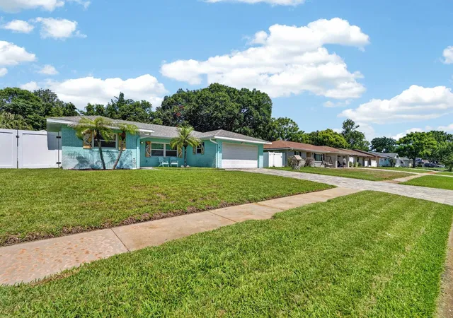 Photo 3 of Sale Pending at 68 Raintree Dr, Port Orange, FL 32127 | MLS# V4949901 | Listing updated on 2026-08-26