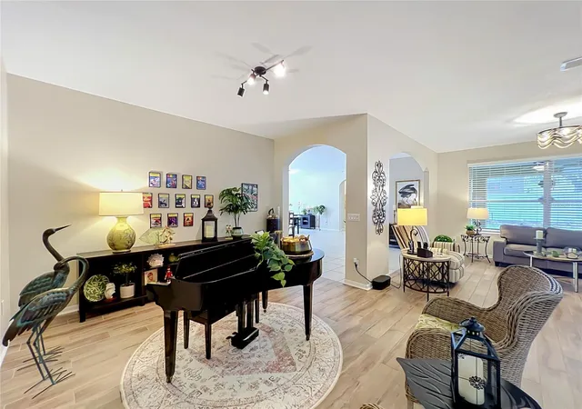 3rd image of 527 Azalea Bloom Dr, Apopka, FL 32712 | MLS# O6420503