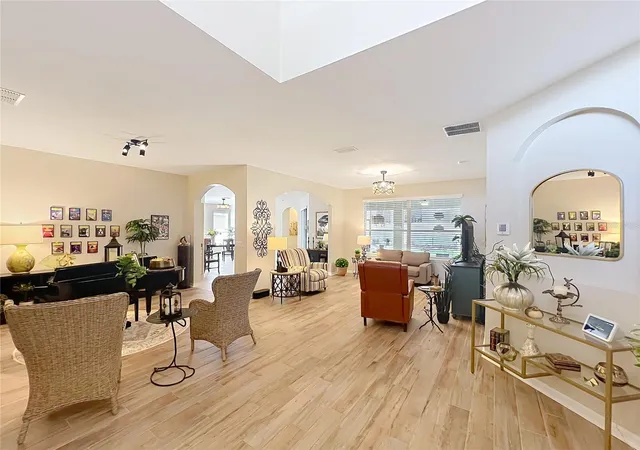4th image of 527 Azalea Bloom Dr, Apopka, FL 32712 | MLS# O6420503