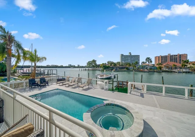 4th image of 42 Midway Is, Clearwater Beach, FL 33767 | MLS# TB8523925