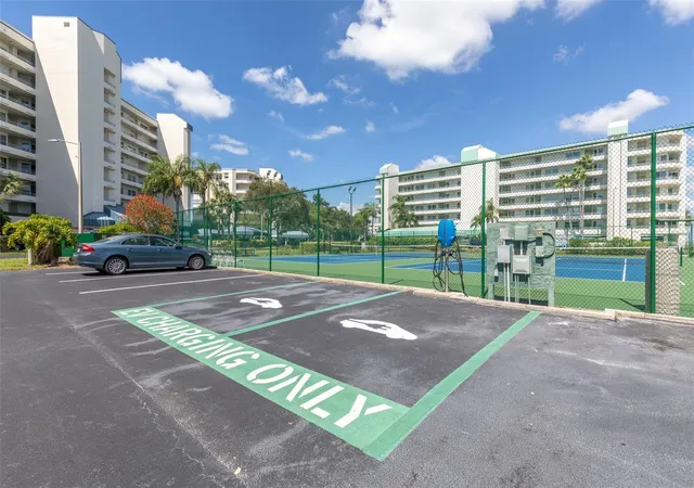 Homes for sale in South Pasadena, FL | 7872 Sailboat Key Boulevard, South Pasadena, FL 33707 | Houzeo
