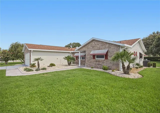 Photo 2 of Single family home for sale at 17676 Se 102nd Circle, Summerfield, FL 34491 | MLS# OM727515 | Listing updated on 2026-09-15