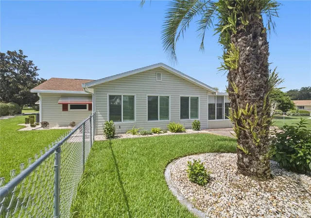Photo 3 of Single family home for sale at 17676 Se 102nd Circle, Summerfield, FL 34491 | MLS# OM727515 | Listing updated on 2026-09-15