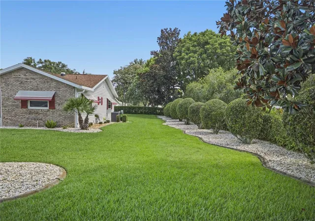 Photo 3 of Single family home for sale at 17676 SE 102nd Circle, Summerfield, FL 34491 | MLS# OM727515 | Listing updated on 2026-09-15