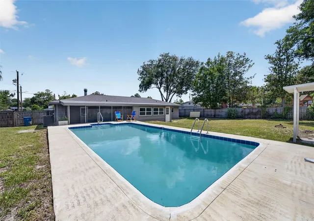 2nd image of 577 Parkdale Ct, Deland, FL 32724 | MLS# O6420527