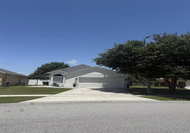 Photo 2 of Single family home for sale at 2916 Canoe Cir, St Cloud, FL 34772 | MLS# S5152627 | Listing updated on 2026-09-04