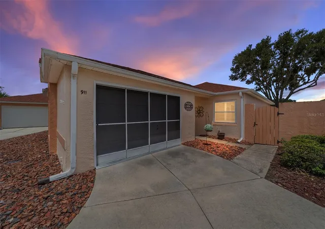 Photo 2 of Single family home for sale at 911 Medira Dr, Lady Lake, FL 32159 | MLS# G5114357 | Listing updated on 2026-09-11