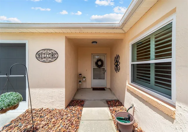Photo 3 of House for sale at 911 Medira Dr, Lady Lake, FL 32159 | MLS# G5114357 | Listing updated on 2026-09-11
