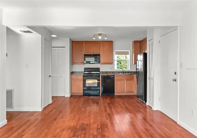 Homes for sale in Orlando, FL | 317 E Amelia St #7, Orlando, FL 32801 | MLS# O6420532