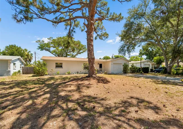 Photo 3 of Single family home for sale at 2085 68th Avenue S, St Petersburg, FL 33712 | MLS# TB8523970 | Listing updated on 2026-10-20