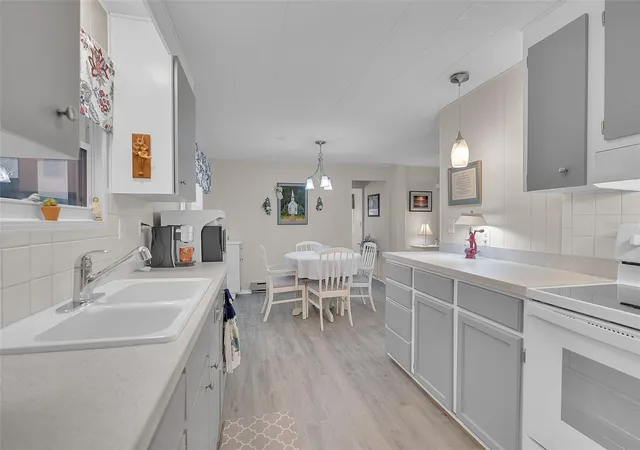 Homes for sale in Palmetto, FL | 5619 Bayshore Rd #319, Palmetto, FL 34221 | MLS# A4698339