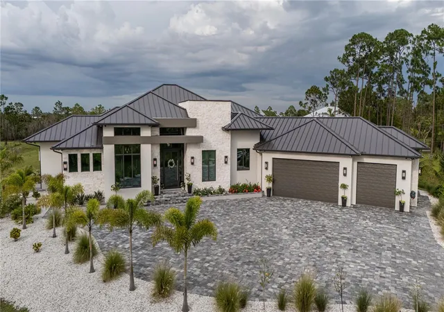 Photo 1 of Single family home for sale at 9240 Falcon Ct, Venice, FL 34293 | MLS# A4698341 | Listing updated on 2026-08-31