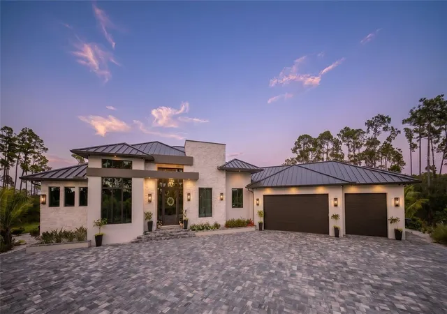 Photo 1 of Single family home for sale at 9240 Falcon Ct, Venice, FL 34293 | MLS# A4698341 | Listing updated on 2026-09-12