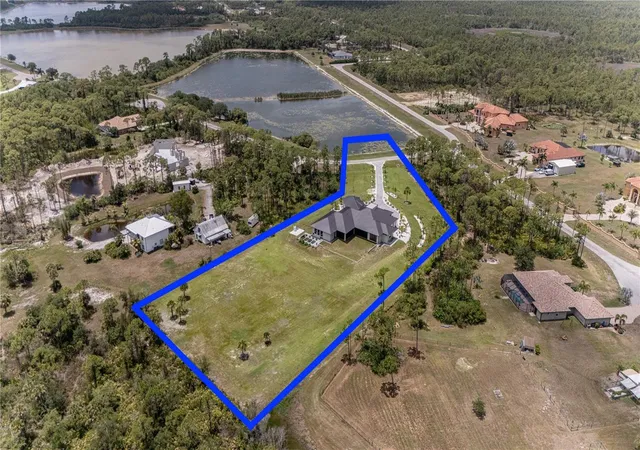 Photo 2 of Single family home for sale at 9240 Falcon Ct, Venice, FL 34293 | MLS# A4698341 | Listing updated on 2026-08-31