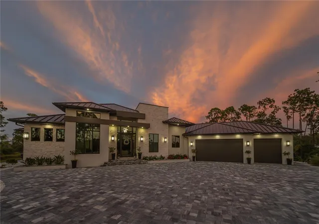 Photo 100 of Single family home for sale at 9240 Falcon Ct, Venice, FL 34293 | MLS# A4698341 | Listing updated on 2026-08-31