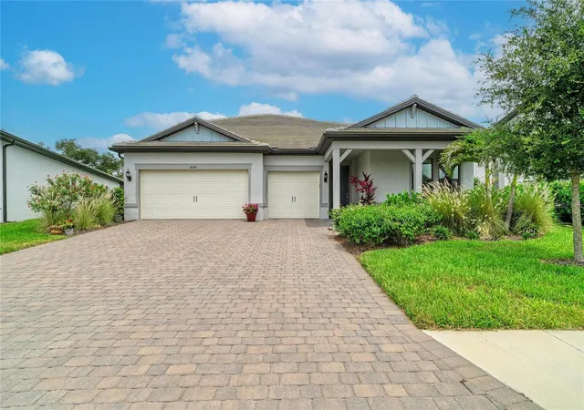 Photo 3 of Single family home for sale at 16341 Hidden Oak Loop, Bradenton, FL 34211 | MLS# A4698344 | Listing updated on 2026-10-22