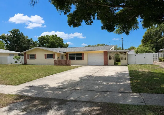 2nd image of 2571 Central Ave, Clearwater, FL 33764 | MLS# TB8523978