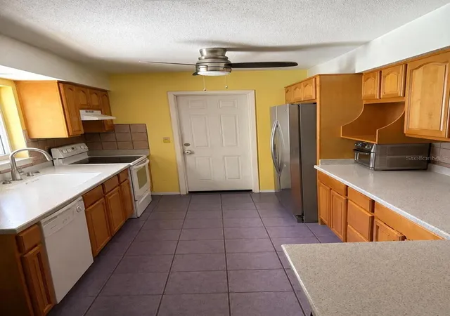 3rd image of 2571 Central Ave, Clearwater, FL 33764 | MLS# TB8523978