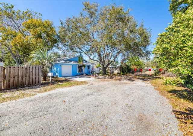 Photo 2 of Single family home for sale at 1335 15th Street, Palm Harbor, FL 34683 | MLS# TB8523979 | Listing updated on 2026-08-07
