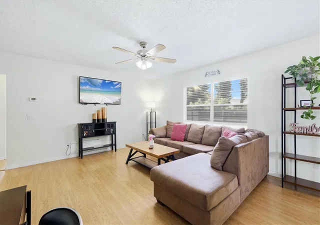 4th image of 2108 E 56Th Avenue Ter, Bradenton, FL 34203 | MLS# A4698348