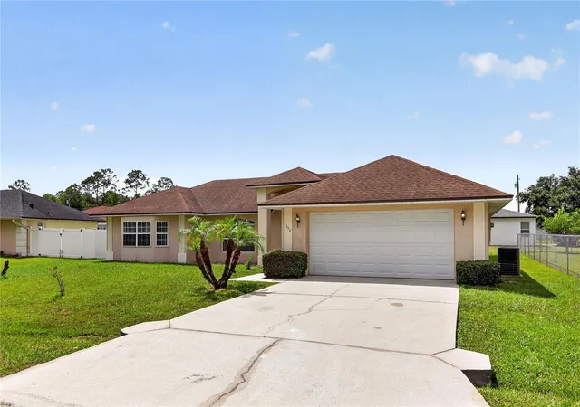 Photo 3 of Single family home for sale at 308 Clermont Dr, Kissimmee, FL 34759 | MLS# O6420545 | Listing updated on 2026-10-09