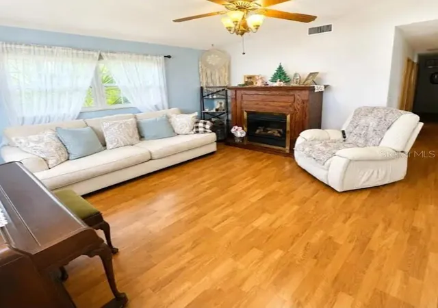 Photo 3 of Single family home for sale at 93 Glass Ct, Port Orange, FL 32129 | MLS# O6420546 | Listing updated on 2026-08-18