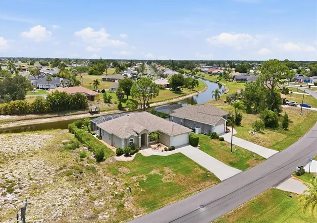 2nd image of 156 Mark Twain Ln, Rotonda West, FL 33947 | MLS# D6147930