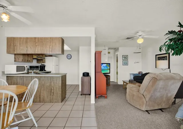3rd image of 315 58Th St #D, Holmes Beach, FL 34217 | MLS# TB8524006