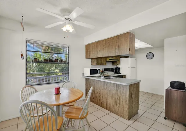 5th image of 315 58Th St #D, Holmes Beach, FL 34217 | MLS# TB8524006
