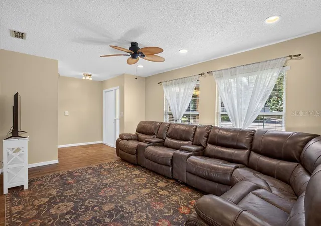 3rd image of 3110 Clovewood Pl, Seffner, FL 33584 | MLS# TB8524015
