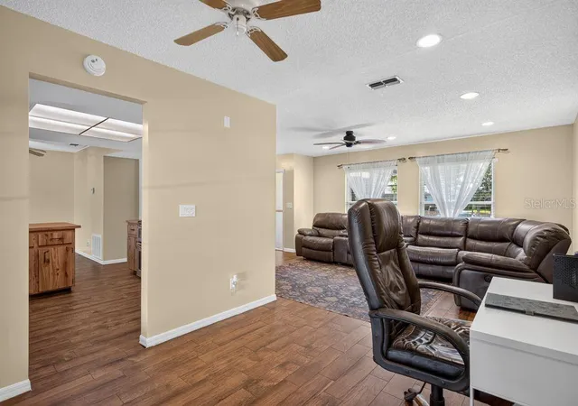 4th image of 3110 Clovewood Pl, Seffner, FL 33584 | MLS# TB8524015