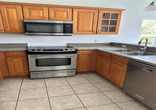 Photo 3 of Townhouse for sale at 8961 Iron Oak Ave, Tampa, FL 33647 | MLS# TB8524017 | Listing updated on 2026-09-15