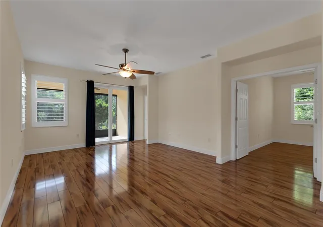 Photo 4 of Single family home for sale at 624 Grand Cnl Dr, Kissimmee, FL 34759 | MLS# S5152638 | Listing updated on 2026-09-21