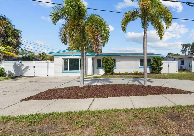Photo 1 of Single family home for sale at 605 S Florida Ave, Tarpon Springs, FL 34689 | MLS# TB8524031 | Listing updated on 2026-09-21