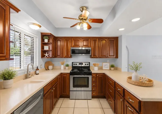 Photo 3 of Single family home for sale at 605 S Florida Ave, Tarpon Springs, FL 34689 | MLS# TB8524031 | Listing updated on 2026-09-21