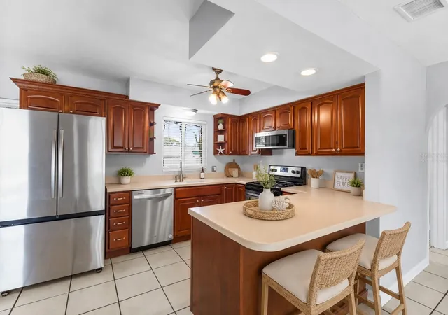 Photo 4 of Single family home for sale at 605 S Florida Ave, Tarpon Springs, FL 34689 | MLS# TB8524031 | Listing updated on 2026-09-21