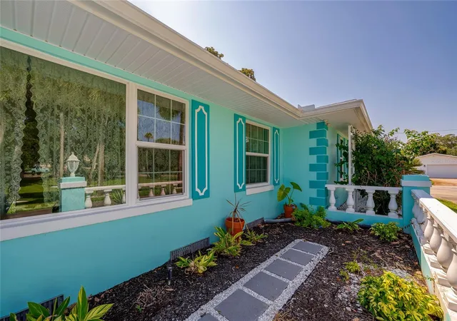 Photo 3 of Single family home for sale at 697 John Anderson Dr, Ormond Beach, FL 32176 | MLS# V4949912 | Listing updated on 2026-09-18