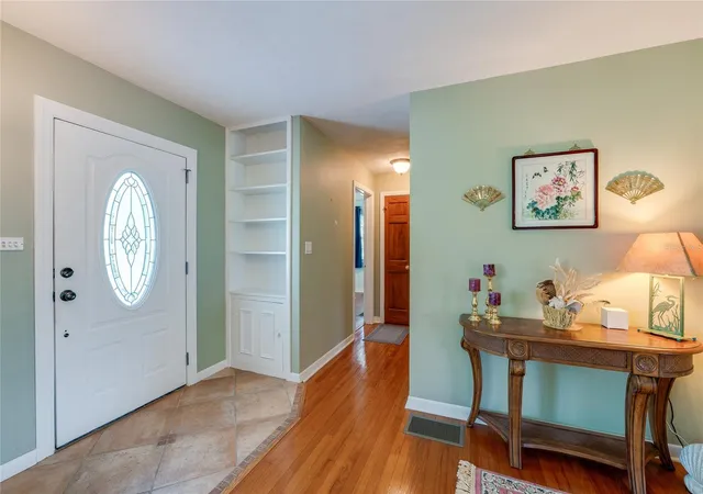 Photo 4 of Single family home for sale at 697 John Anderson Dr, Ormond Beach, FL 32176 | MLS# V4949912 | Listing updated on 2026-09-18