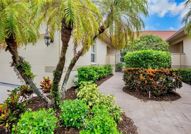 Photo 3 of Single family home for sale at 3386 Chelmsford Ct #7, Sarasota, FL 34235 | MLS# A4698377 | Listing updated on 2026-08-15