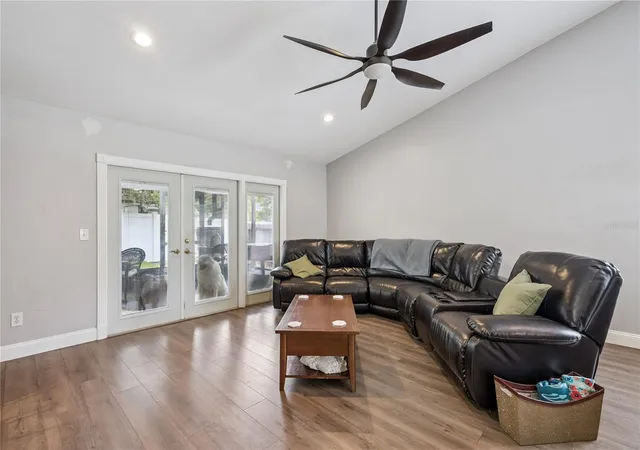 3rd image of 1009 Mccully Ct, Oviedo, FL 32765 | MLS# O6420609
