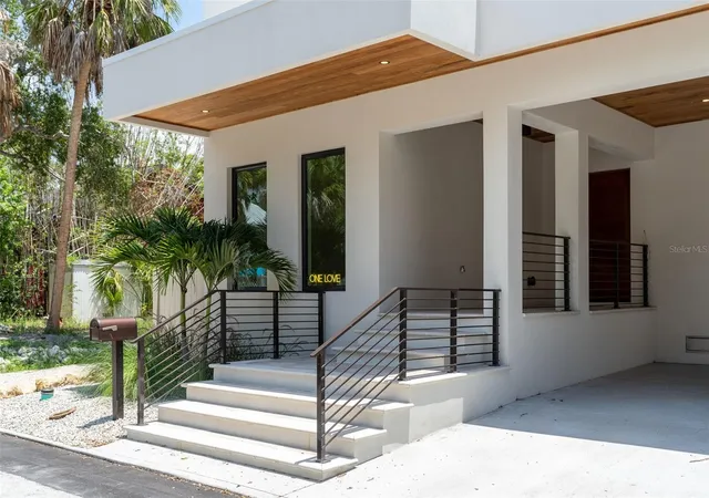 Photo 4 of Single family home for sale at 1680 Cherry Ln, Sarasota, FL 34236 | MLS# A4698379 | Listing updated on 2026-10-08
