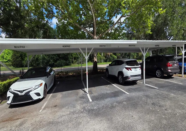 Listing Photo 5 - Condo for sale in building located at 9306 Lake Chase Island Wy, TAMPA, FL 33626