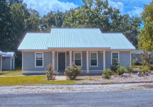 Photo 1 of Single family home for sale at 3109 E Bryant Ave, Bell, FL 32619 | MLS# A4698384 | Listing updated on 2026-07-19
