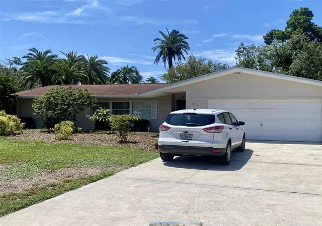 Photo 1 of Single family home for sale at 100 59th Avenue S, Saint Petersburg, FL 33705 | MLS# O6420621 | Listing updated on 2026-09-29
