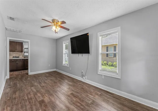 Photo 3 of Single family home for sale at 1034 S Dakota Ave, Lakeland, FL 33803 | MLS# L4963134 | Listing updated on 2026-10-02